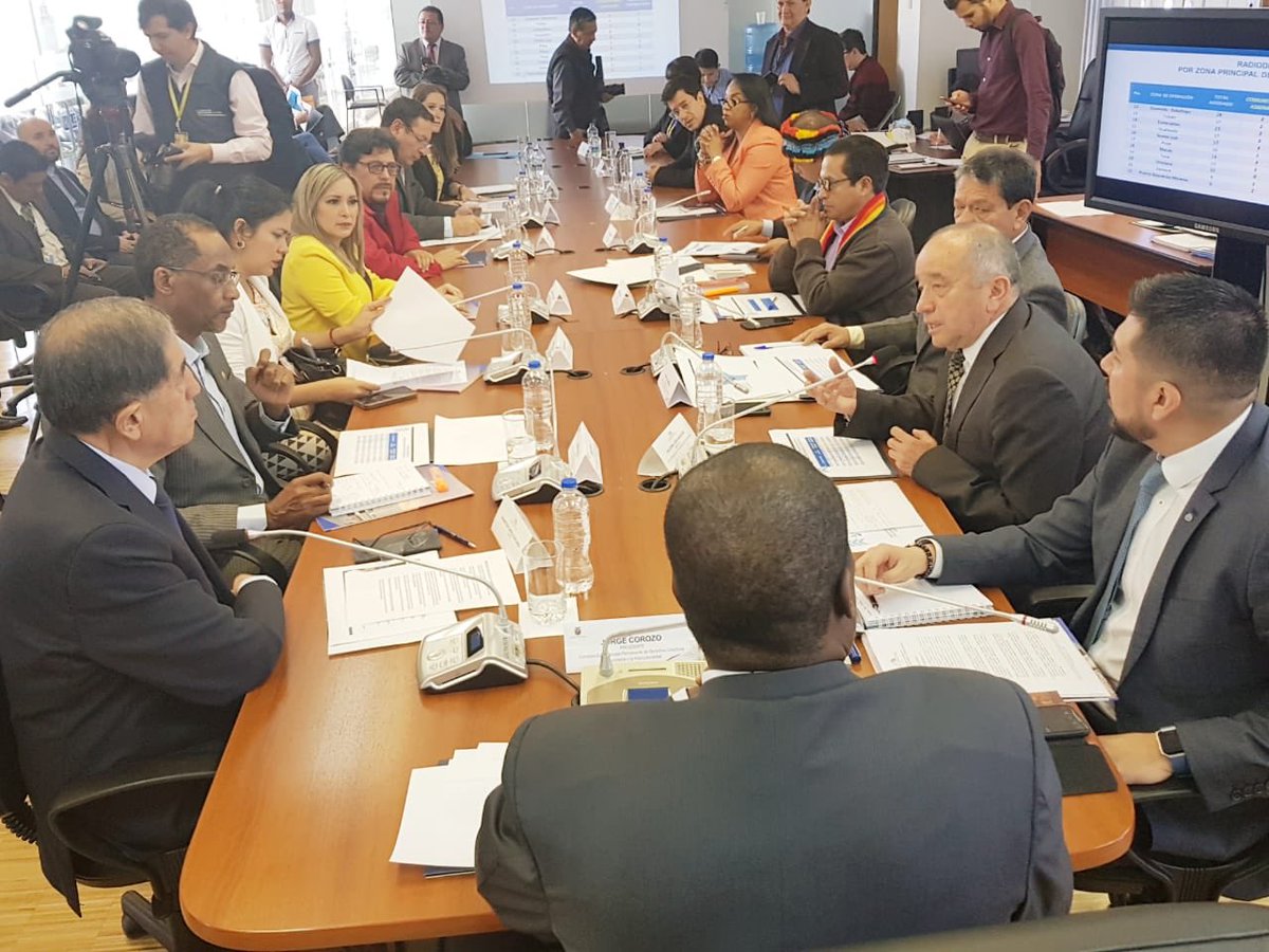 Recibimos en Comisión General al Ing Guillermo León Ministro de Telecomunicaciones y de la Sociedad de la Información, quien presentará sus observaciones a los Proyectos de Ley Orgánica Reformatoria a la Ley de Comunicación.
#ComisiónDeDerColectivos