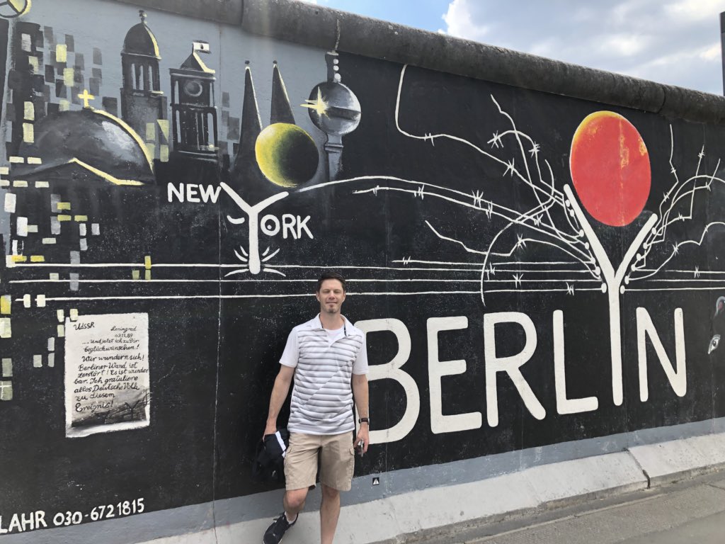 HistoryOlympiad's tweet photo. IHO and IGB participants and parents checking out the East Side Gallery in Berlin. https://t.co/fvOgbXLX4r