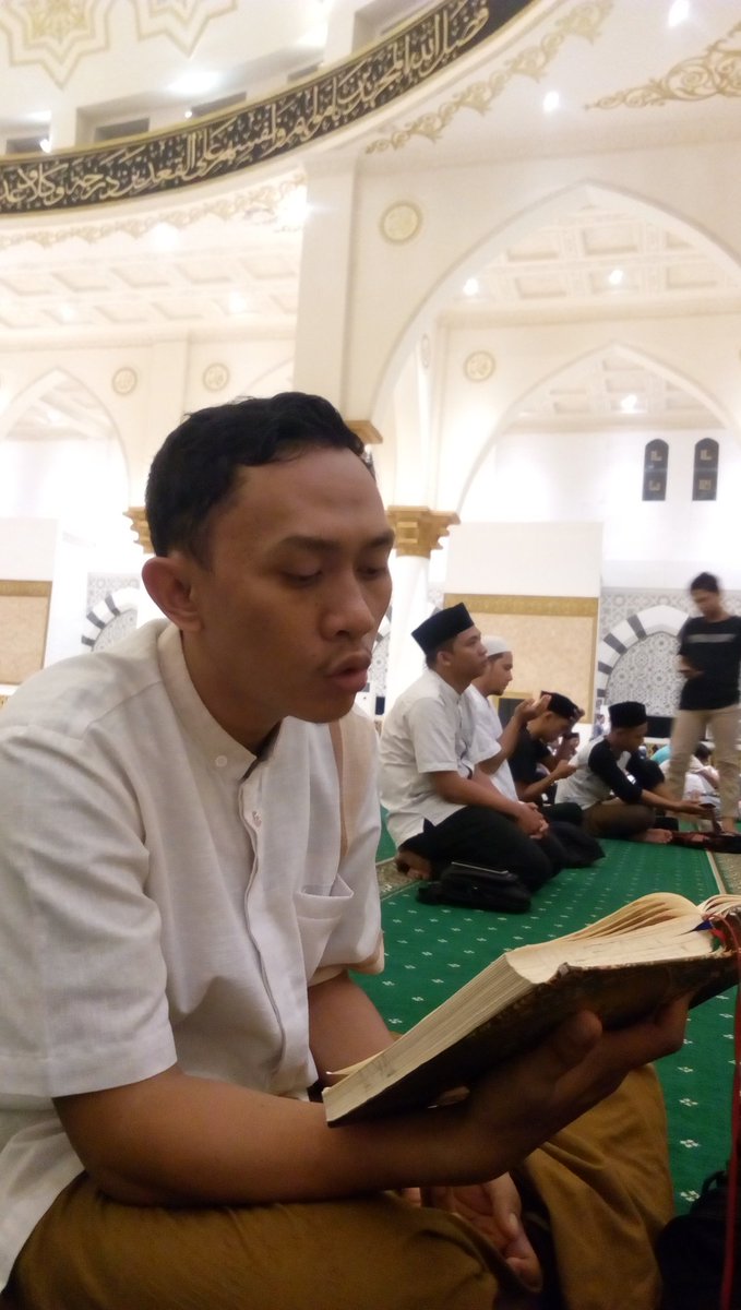 themulyowidodo's tweet photo. Menjaga keheningan, mengadu rindu, moga dapat jumpa kembali #Ramadhan1439 https://t.co/pFIuOOt9ZT