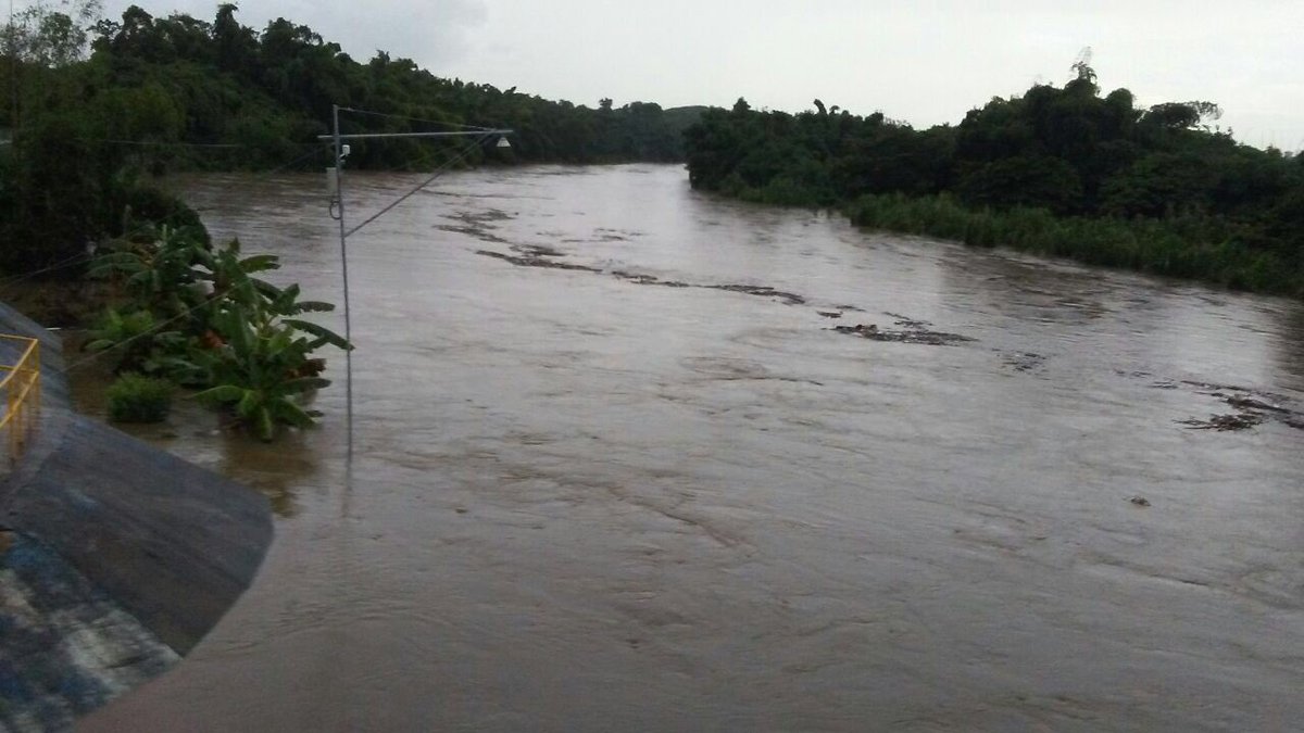 elnuevodiariord's tweet photo. Sistema de rebombeo de aguas residuales Las Praderas opera con normalidad. La laguna tiene mucha agua acumulada por las lluvias pero hasta el momento está en operación. #CAASDTeinforma #Beryl @caasdrd https://t.co/gohVvXpCyH