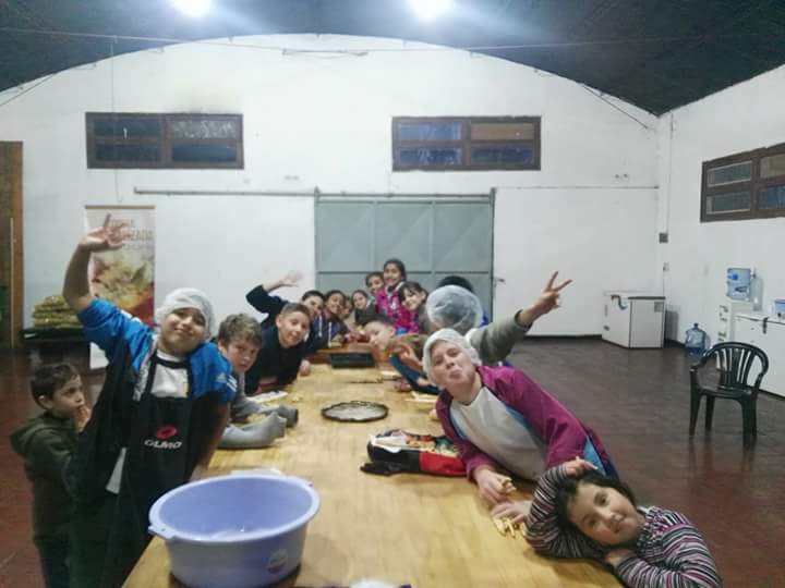 Comenzó el taller para niños «cocineros» en las instalaciones de la cocina centralizada. A cargo del chef Ramón Isasi.
Una propuesta distinta para estas vacaciones de invierno.