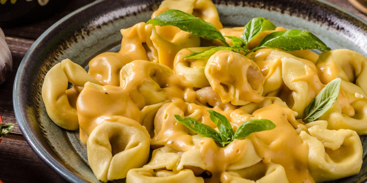 SyscoCanada's tweet photo. Looking for #KidFriendly recipe ideas that are quick to make for #SummerCamps? Stock up on LUDA Inspiration (or Sysco Imperial) Instant Cheese Sauce to create countless dishes that kids will enjoy! @LUDAfoods #UseLUDA #FoodService https://t.co/Y4CGhB3qVi https://t.co/K7xhj2GtON