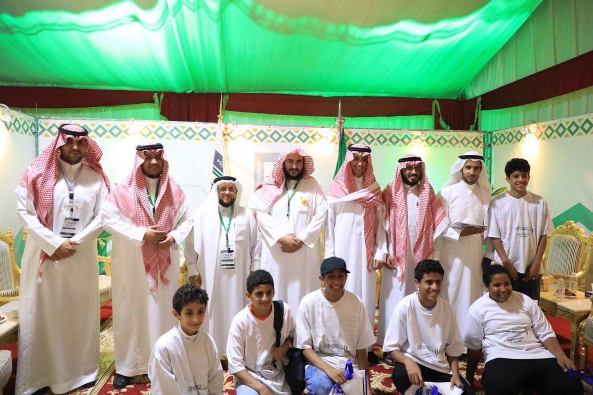 KKU_VPBCP's tweet photo. #يحدث_الان زيارة إدارة وأعضاء أكاديمية المبدعين الصيفية التابعة للجنة التنمية بخميس مشيط لمعرض الجامعة #خيمة_أبها #جامعة_الملك_خالد #واس #سبق https://t.co/uWnANjvEl8