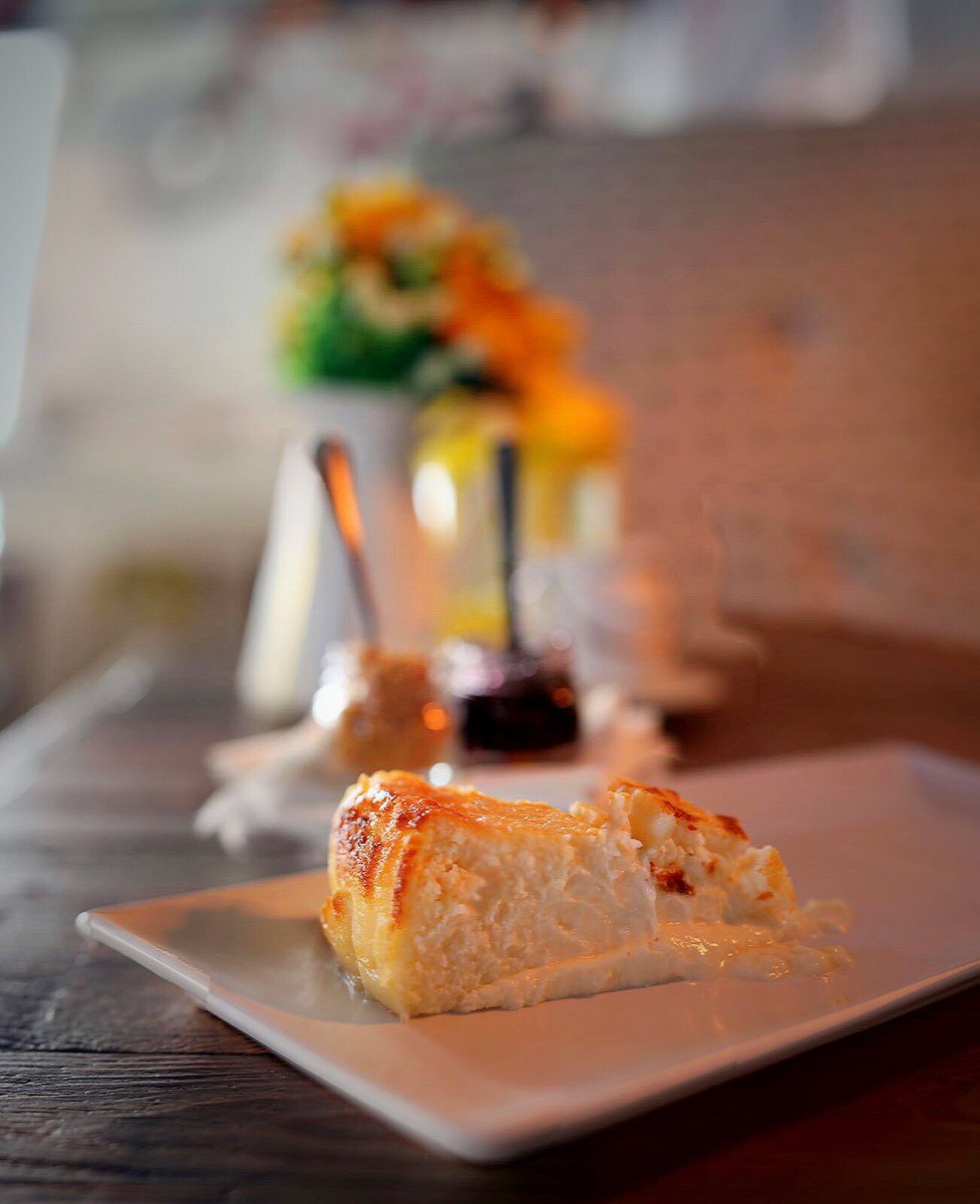 A quien no le gusta una buena tarta de queso casera?? 
Simplemente, hemos dado con la tecla. 
La receta perfecta. 
Una cremosidad que hace que pensemos que es la mejor tarta de queso del mundo.

#cheese #cheesecake #leonesp #yummy