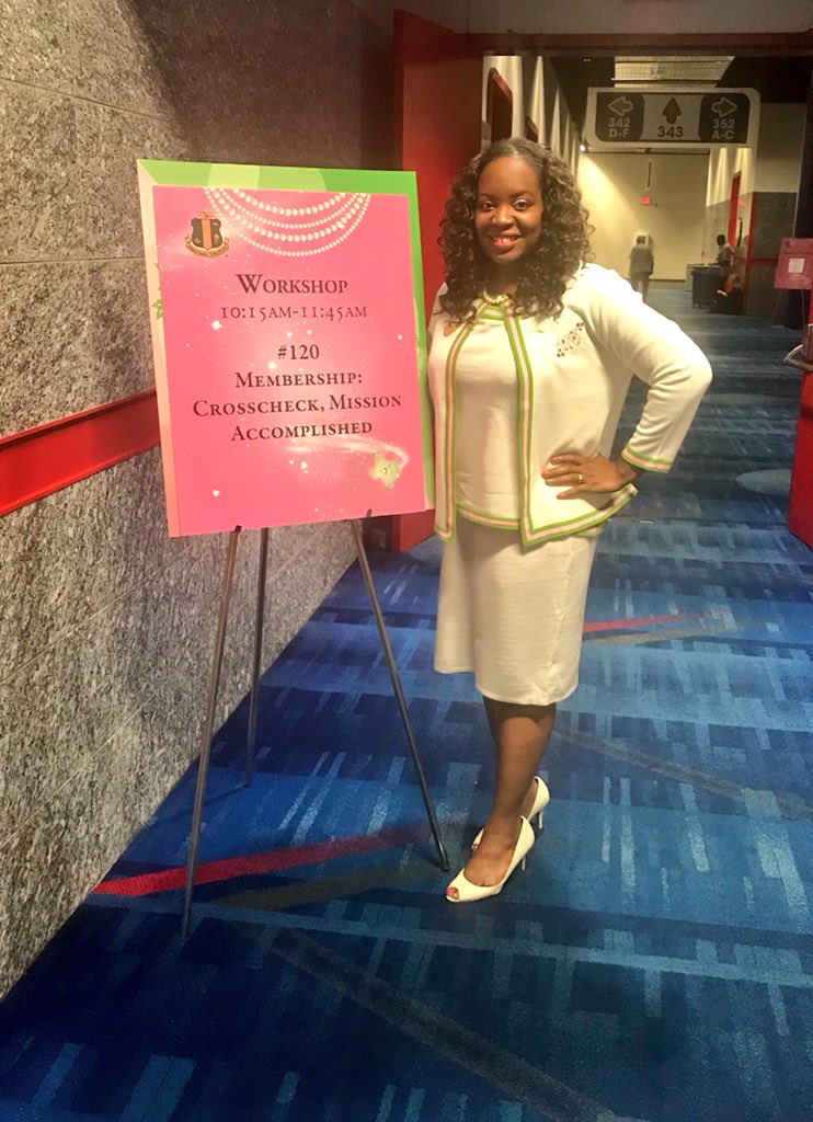 kswgreen1908's tweet photo. It’s been an absolute pleasure serving on the International Membership Committee 2014-2018 under the dynamic leadership of Dr. Vanessa Rogers Long and @AKAIntPres Dr. Dorothy Buckhanan Wilson. #AKAMembershipMakesMeSmile💕💚 #LNDS #AKA1908 https://t.co/RvzI3Bfop6