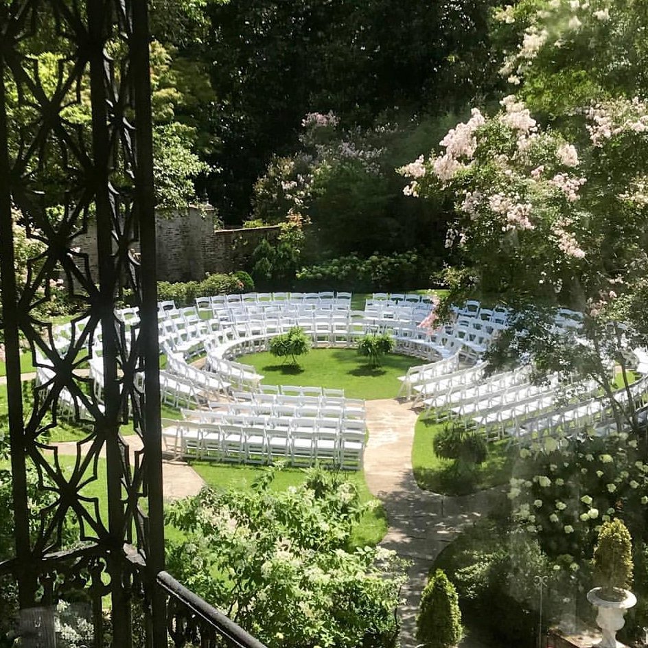 MahaffeyTent's tweet photo. Happy #weddingwednesday! Here's a unique and beautiful design for your ceremony seating!
#mahaffeytent #annesdalemansion #weddingwednesday #weddingceremony #ceremonyseating #ceremonyseatingideas #whitepaddedchairs #memphiswedding #memphisweddingvenue #memphiseventvenue https://t.co/3qz7Wr5y1P