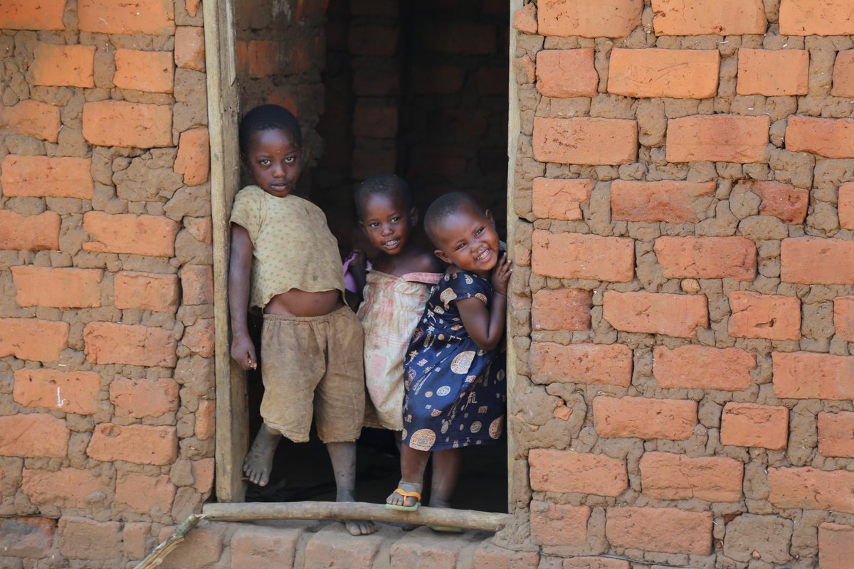 PilotLightFund's tweet photo. Edith, a member of our #Coffee #Farmer #Cooperative, and two of her six gorgeous kids #SustainableIncome #socent #Uganda #Africa #pilotlightfoundation https://t.co/ONRr1DtBpD