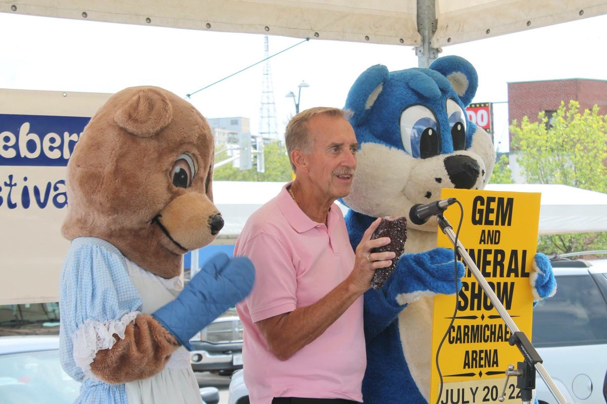 SudBlueberry's tweet photo. Great press conference yesterday! Thank you to all those who came out and supported the #SudburyBlueberryFestival !! Special thank you to @SudburyStar @KICX917 @CTVNorthernNews @sudburydotcom and South Side Story for helping to promote the festival 💙 https://t.co/oXUSOQg4IF