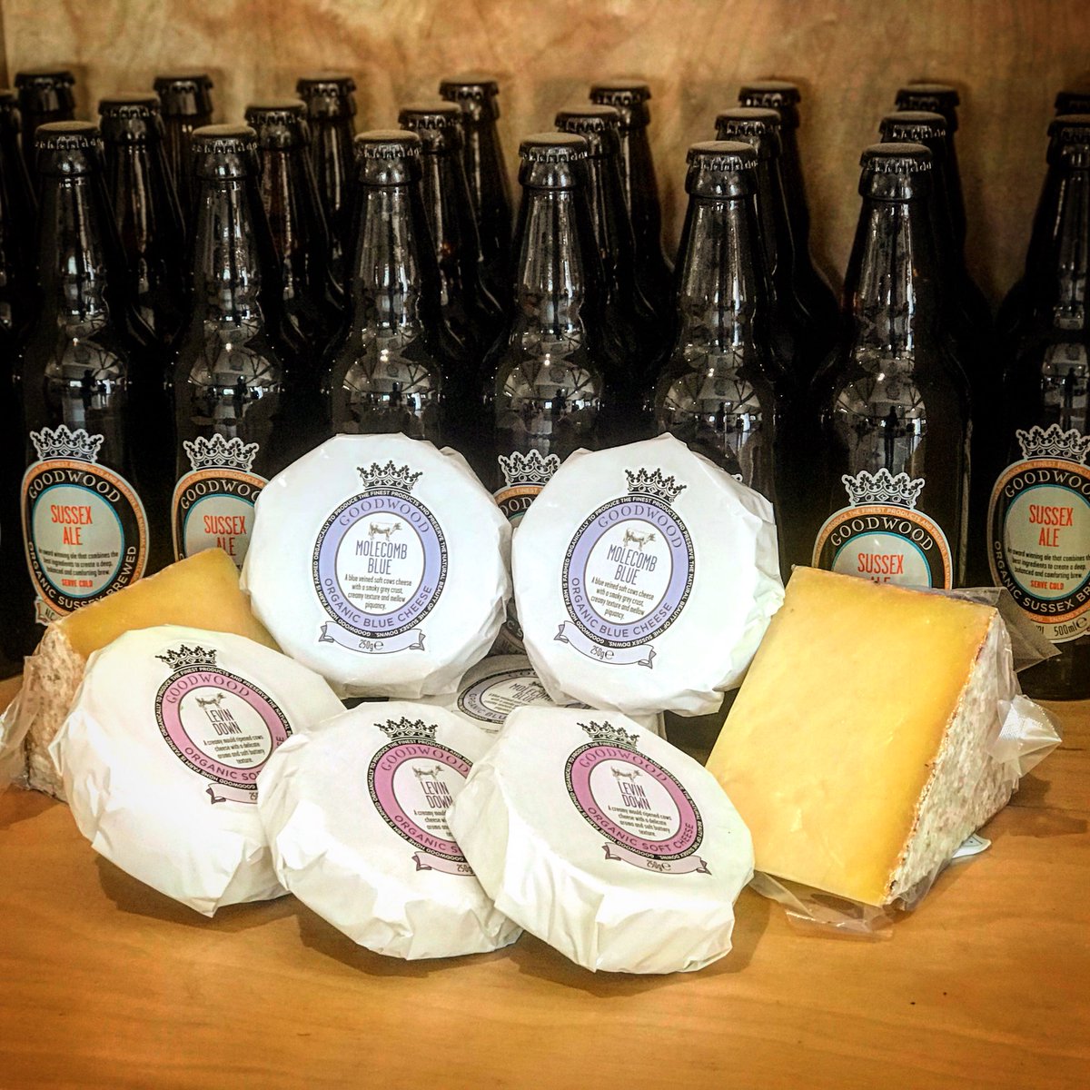 CheeseWireDOP's tweet photo. What with the @fosgoodwood getting underway tomorrow, thought I had better give their three delicious cheeses made on the estate a try. I certainly wasn’t disappointed. If you’re heading to the races, keep your eye out for a cheeky cheeseboard and give them a try too! https://t.co/91yHkZZh1r