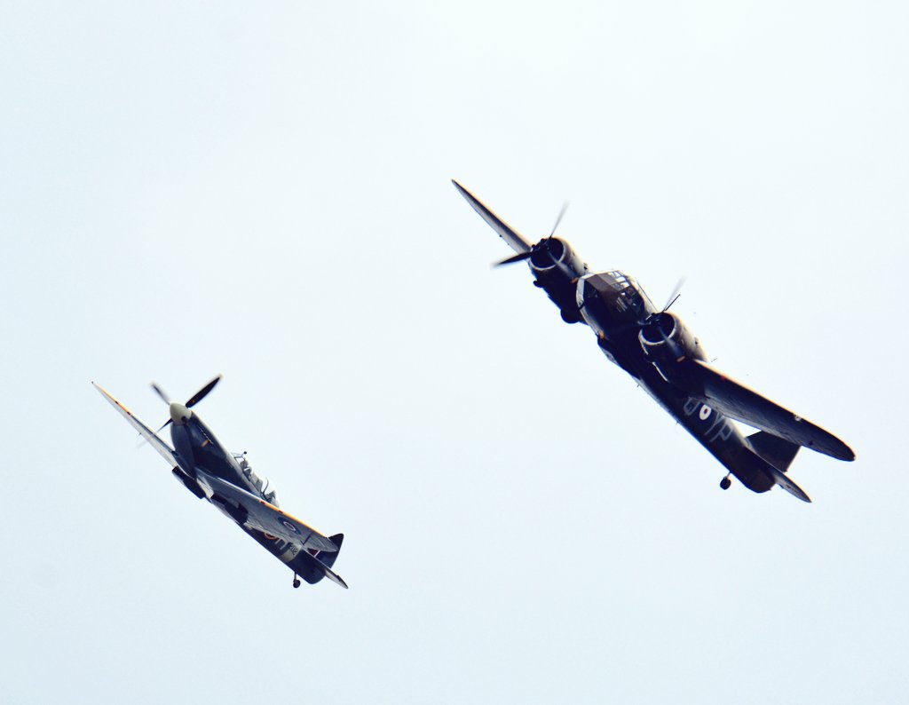 Firesnapper999's tweet photo. Taken at extreme range with #NikonD7100 & #Tamron600mm #HandheldShots #Farnborough #FIA18 #FarnboroughInternationalAirShow2018 #Spitfire #Blenheim #AvGeek https://t.co/GnV24SIkLm