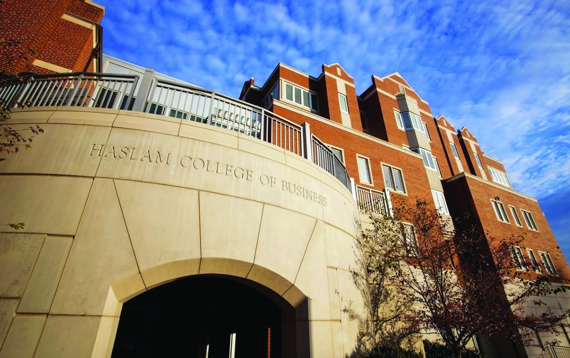 tennalum's tweet image. .@HaslamUT&apos;s Executive MBA program has been ranked #1 worldwide for program relevance! Read more about the internationally recognized program here: bit.ly/2Kzk5gK