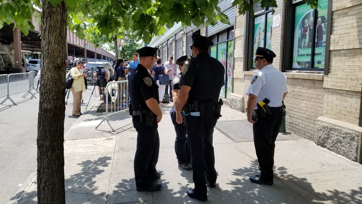 #Breaking: @MichaelAvenatti, lawyer for immigrant children seperated from families says he was denied access to see his clients and was escorted out by #NYPD in East Harlem. #news #ImmigrantChildren #breakingnews #NYC #PIX11NEWS