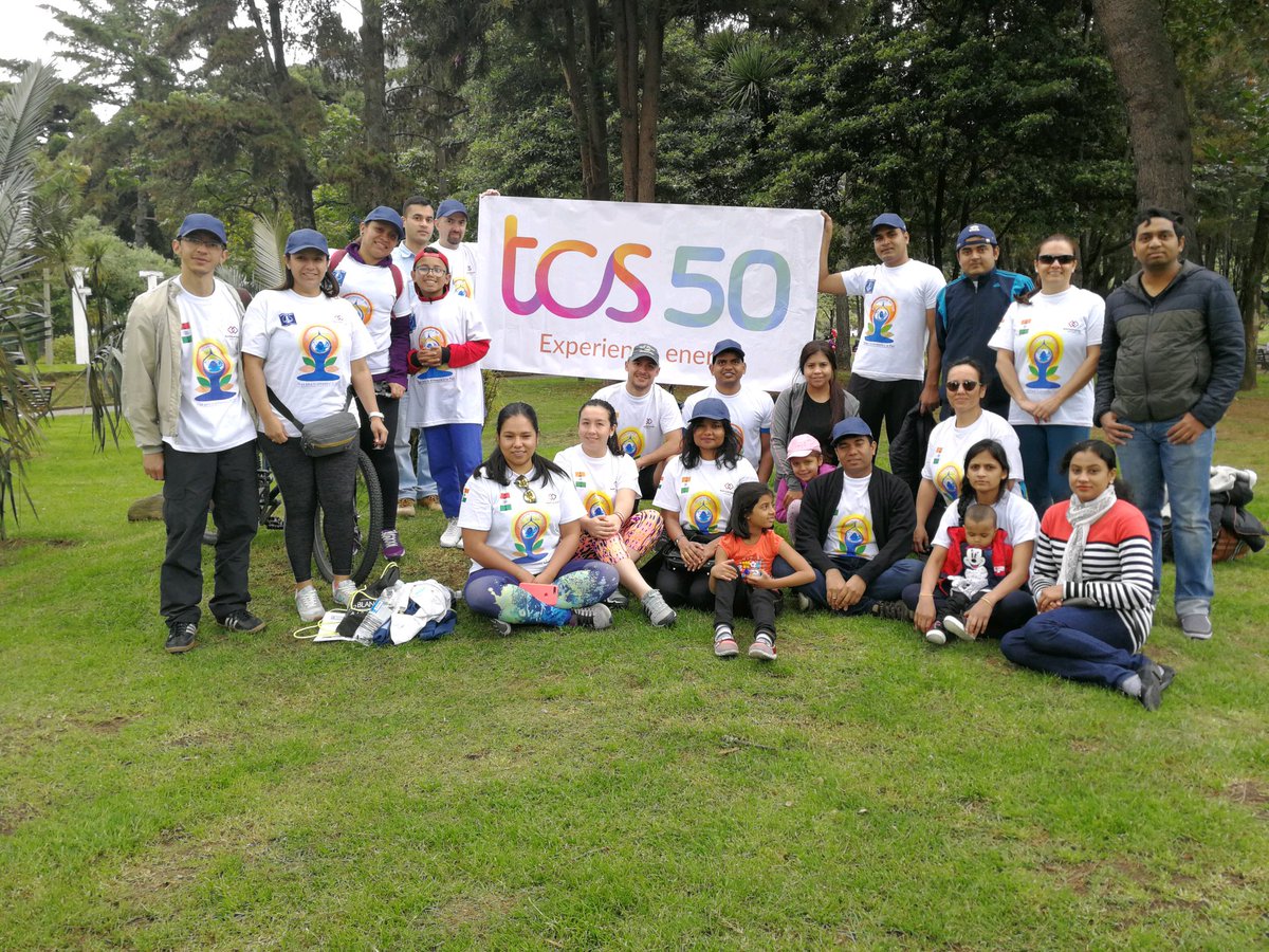 TCS_Latam's tweet photo. TCS y la Embajada de la India en Colombia celebraron el Día Internacional del Yoga 2018 con actividades en Bogotá y Medellín. En total participaron alrededor de 5.000 personas que pudieron compartir un espacio de armonía y bienestar. https://t.co/aDCFNFIFG6
