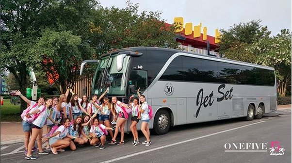 Los  últimos grupos de este viaje ya están listos para emprender el regreso a  Argentina. La primer etapa de este regreso es volver a Miami y ya lo  están haciendo en la flota de colectivos exclusovos que usamos durante  todo el viaje.
#Mis15 #FollowYourDreams