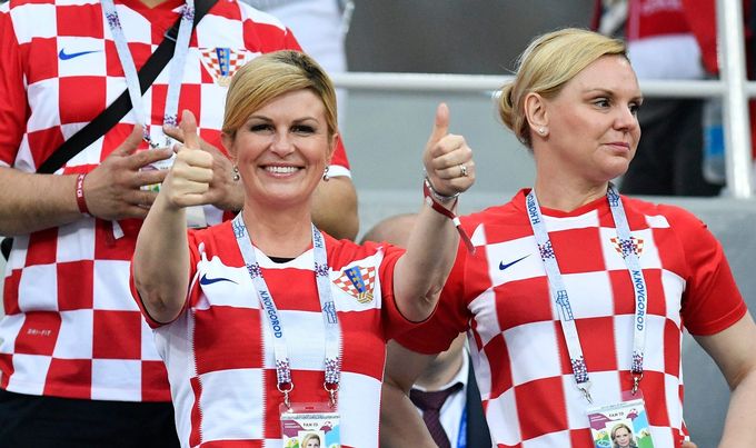 otempo's tweet photo. Presidente da Croácia acompanha Copa pagando do seu próprio bolso e vira exemplo 
https://t.co/FmkQZpRI0l 

#CRO #CROENG #Copa2018 #WorldCup #ENG https://t.co/70JXHnsqcl
