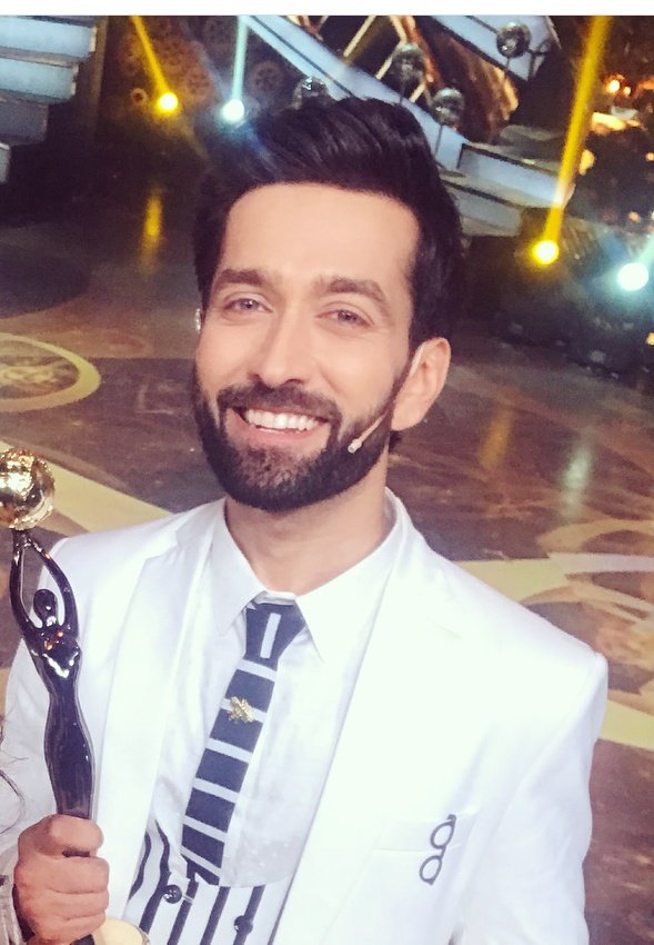 I miss the beautiful eyes that I can sail through forever. I miss the smile that send me to
heaven.💕💕💕😘☄
#nakuulmehta 

<a href="/NakuulMehta/">Nakuul Mehta</a>