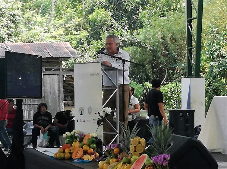 GIZEcuador's tweet photo. Alcalde de Santa Ana, Fernando Cedeño, durante el evento resalta que se debe asumir el compromiso desde diferentes actores para continuar con la gestión que nos permita contrarrestar los efectos del cambio climático. #ResultadosProgramaAbE
@Ambiente_Ec @UICN_SUR @GIZEcuador https://t.co/qGGOzBX35M