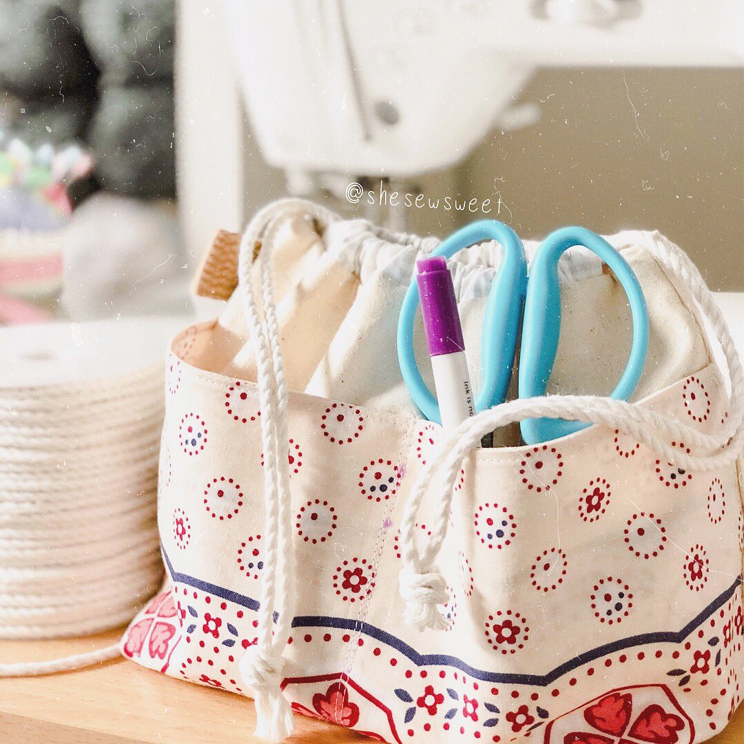 Onecozystrand's tweet image. #drawstringpouch #sewing #projectpouch #lovesewing #shesewsweet #handmadebyme #weebrawbag #sewingpouch