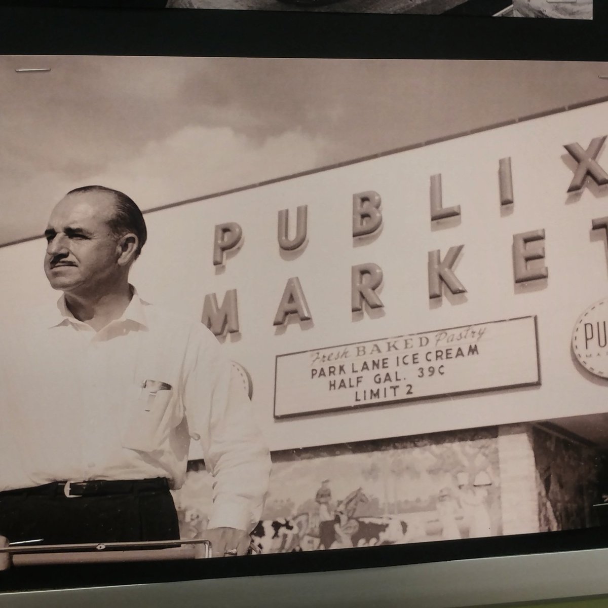 ChrisLeClere's tweet image. OK.. But why does @publix have a picture of #thegodfather pushing a cart outside its store? #Florida #offeryoucantrefuse #marlonbrando #notreally