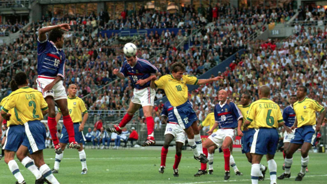 _BeFootball's tweet photo. (⏱ 27') ⚽️ BUUUUTT DE ZIDANE !!!
🇫🇷 FRANCE 1-0 BRESIL 🇧🇷
#Remake98 🏆🇫🇷 https://t.co/gFX9X8UQSE