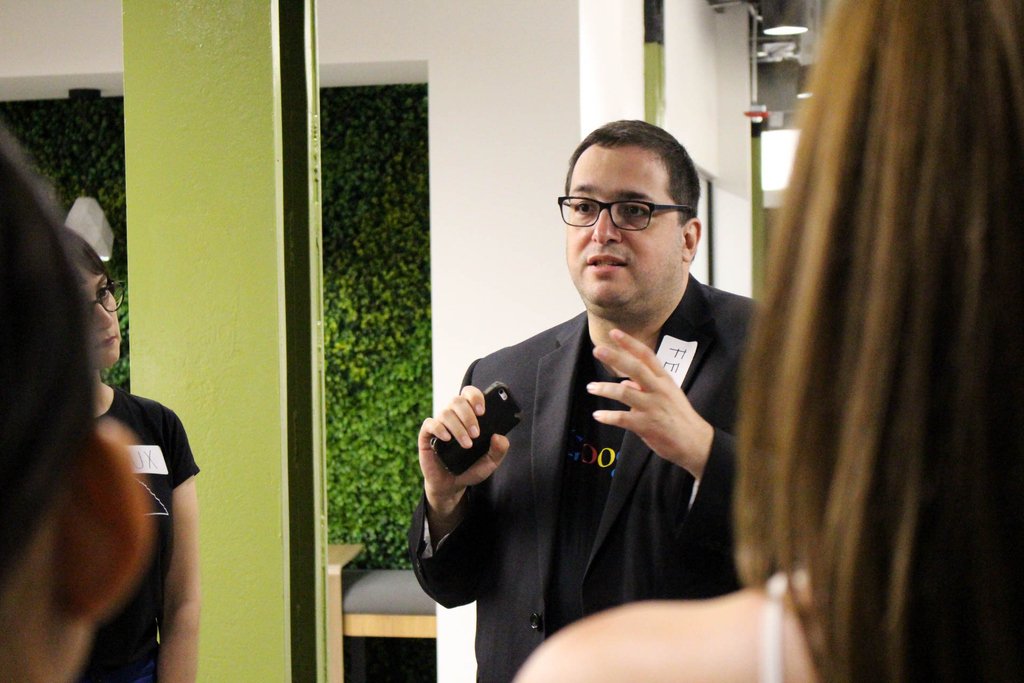 startupstudiomx's tweet image. Nuestro Program Manager, Fer Huerta apoyando a la nueva generación de Startup Studio con la charla &quot;Disruptive Business Models&quot;