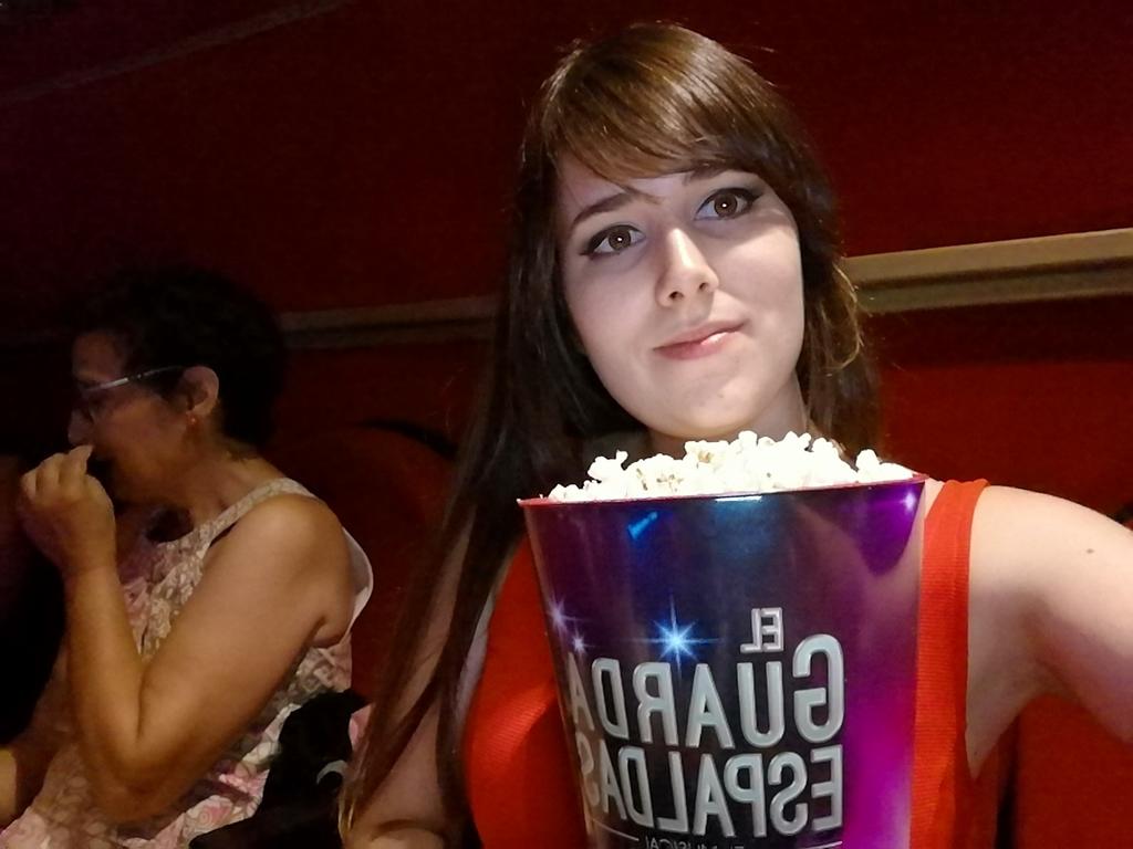 A punto de ver <a href="/GuardaespaldasE/">El Guardaespaldas</a>, con palomitas y todo!!!! 😍😍😍