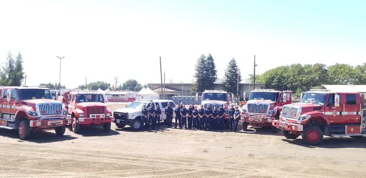 CALFIRE_SLO's tweet image. After 18 days on the road covering 3 major fires (#lanefire, #pawneefire, #countyfire) as well as covering the @napacountyfire unit, #Striketeam 9340C is on it's way home to #SLOcounty!