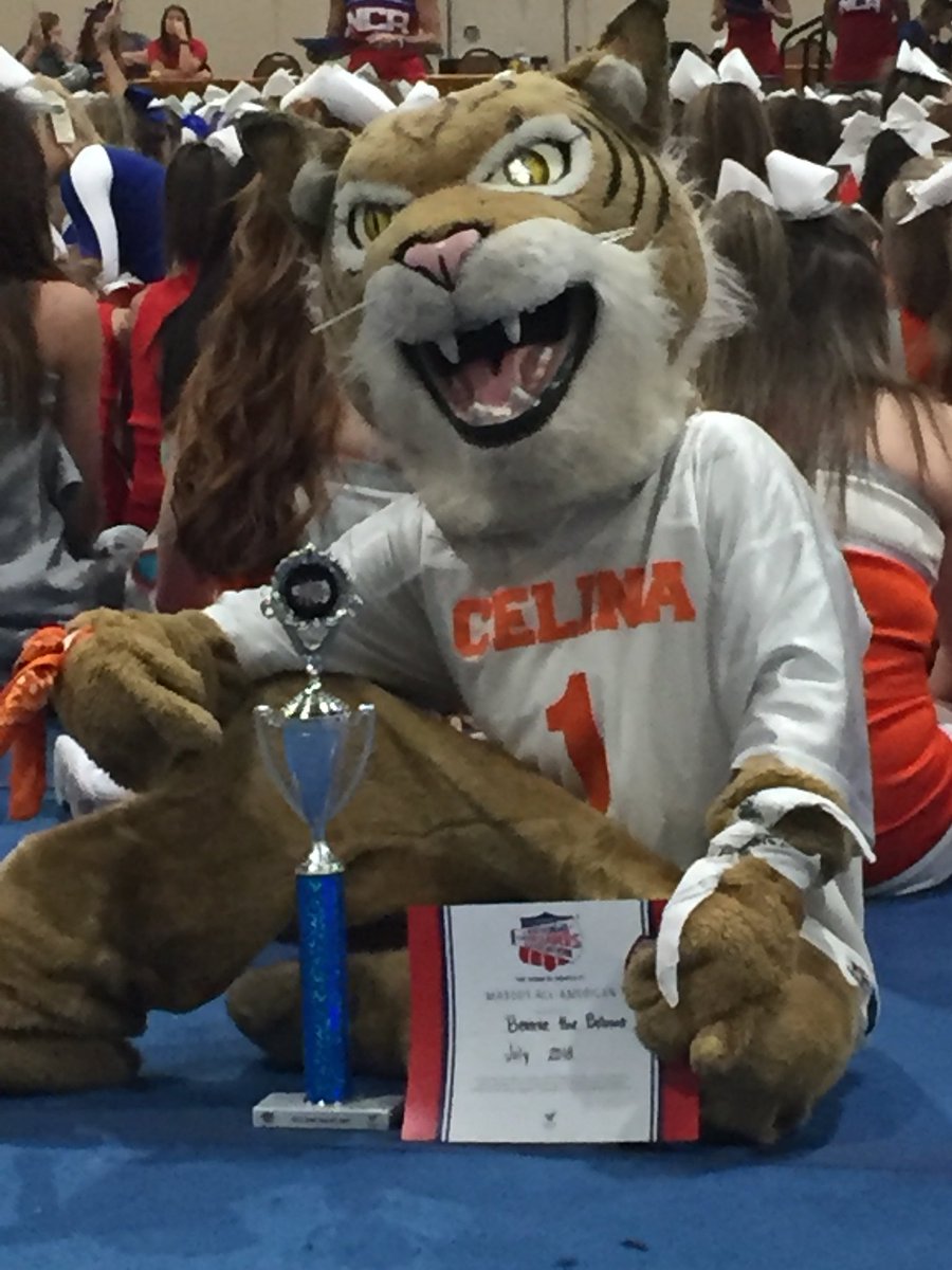 juli_parsxns's tweet photo. Say hello to Celina High School’s All American Mascot and NCA Best Mascot 2018!! Thank you to all the girls on the squad who supported me and go bobcats! 🤗🧡 https://t.co/3t3j3aUwsc