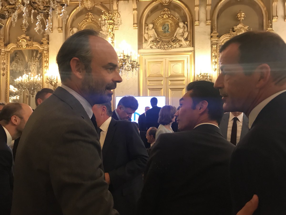 MAGICLAB_fr's tweet photo. Ce soir, @MagicLabFr dîne avec Édouard Philippe au Ministère des Affaires étrangères #TechisMagic https://t.co/uVXMCFscZM