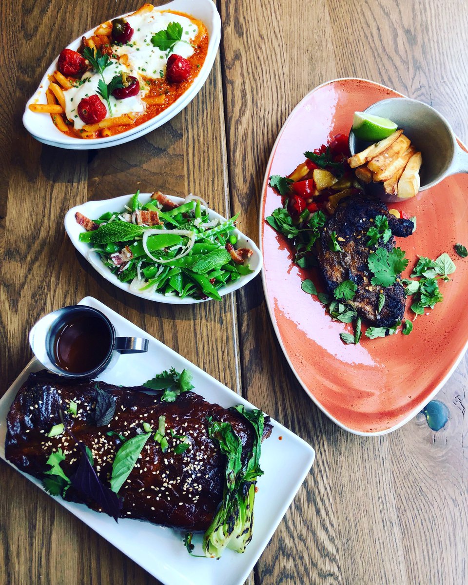 grayduckstpaul's tweet photo. What are you having for dinner? ❤️🦆 #duckduckgrayduck https://t.co/FC8TLvE2av