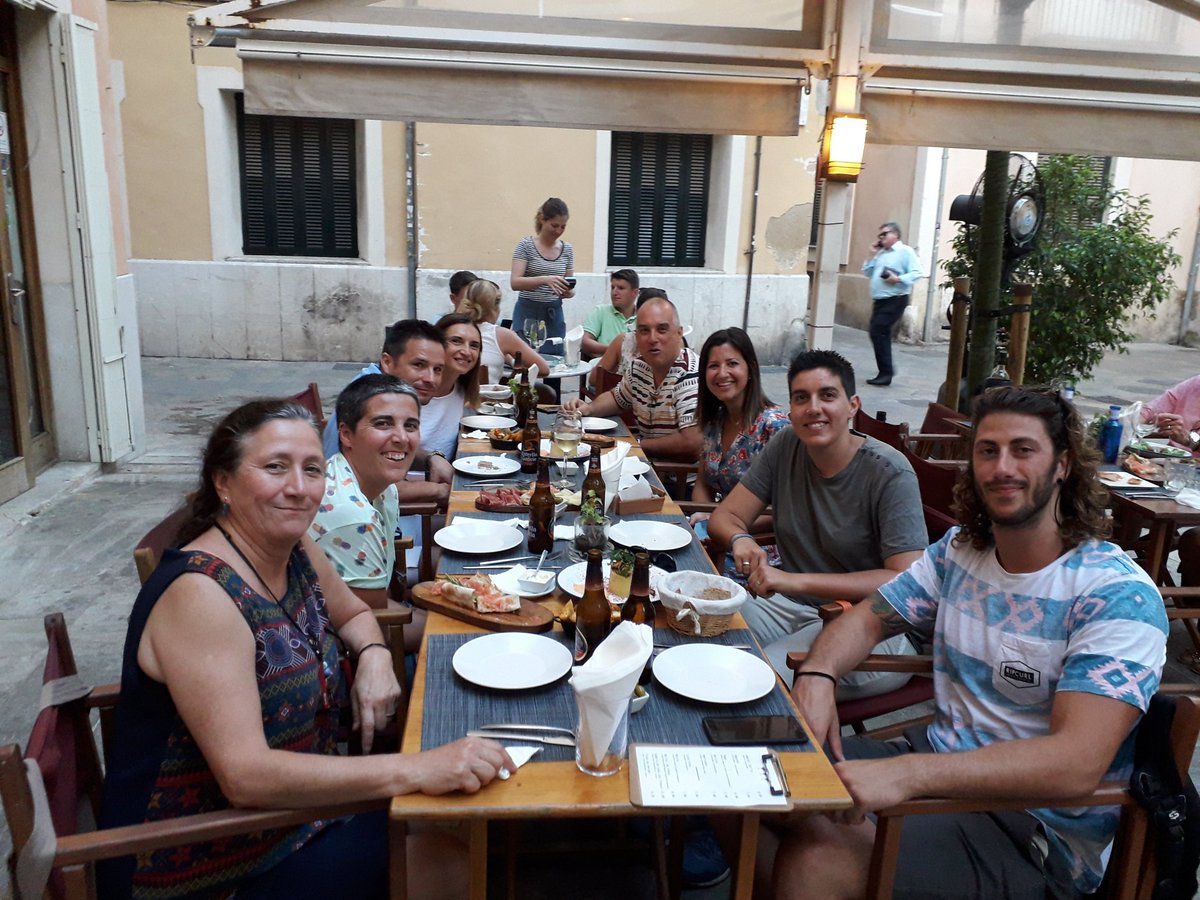 ELABalears's tweet photo. El equip #ELA i els amics @EMdeMallorca de "reunió" 🤣 @angeleslozano @CarmenSanConEs @Cati_Rigo @colauterrassa @EssaVeny @superbouvi mar i miguel https://t.co/en1yim1APR