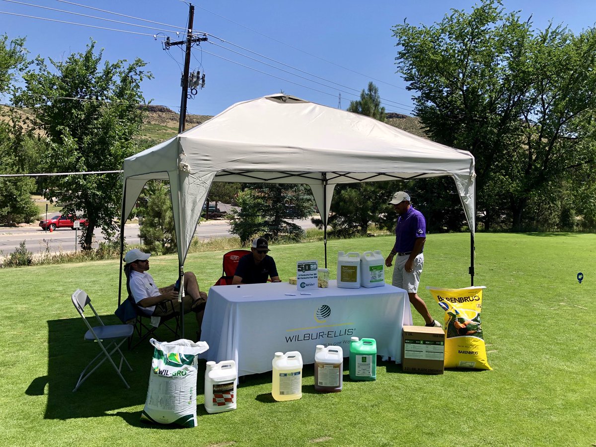 ZachKuenzi's tweet photo. @BarenbrugUSA appreciative to have such professional and loyal partners like @WilburEllisCo supporting the @CSTMA_TURF #LawnMowerOpen2018 @FieldExperts #PlantALegacy #RPR #HGT #TurfSaverRTF https://t.co/RjLaY9SVJV