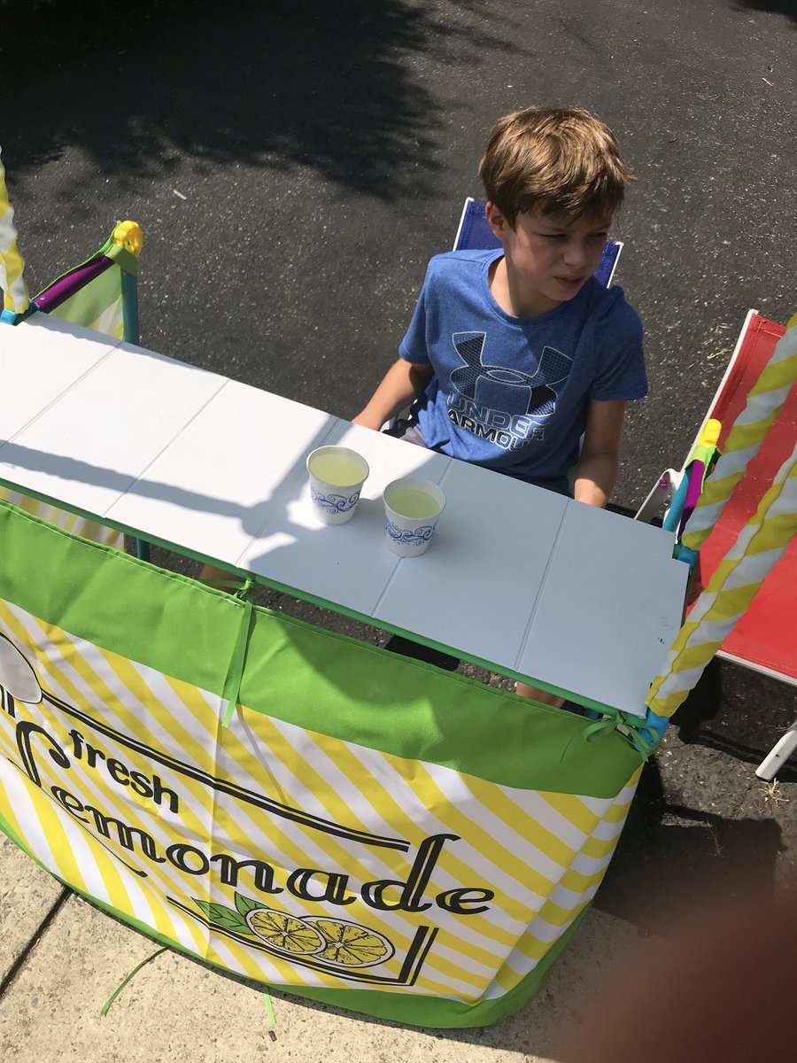 Always keep a dollar in your car in case you pass by a summer lemonade stand. Pricing can be wild but $1 should at least get you a bathroom style-sized cup. #summer #lemonade #venmo