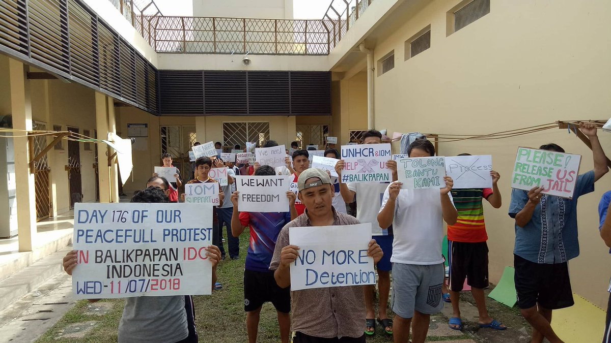 Ehsanullah1991's tweet photo. Day 176th from peaceful demonstration of #PoorVoice #AsylumSeekers in #BalikpapanDetentionCenter
Being 4 year in the jail is fair?
@Lora_Picchi @a_pitonak @AmanHosnia @lynnemurphy1 @AGizabi @refugees_in_Ind @ahmadbehzad74 @stepvaessen @Refugees @UNmigration @AmandaPerram https://t.co/1BgNmKRwjy