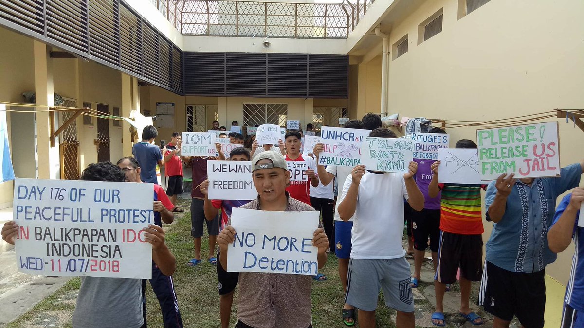 Ehsanullah1991's tweet photo. Day 176th from peaceful demonstration of #PoorVoice #AsylumSeekers in #BalikpapanDetentionCenter
Being 4 year in the jail is fair?
@Lora_Picchi @a_pitonak @AmanHosnia @lynnemurphy1 @AGizabi @refugees_in_Ind @ahmadbehzad74 @stepvaessen @Refugees @UNmigration @AmandaPerram https://t.co/1BgNmKRwjy