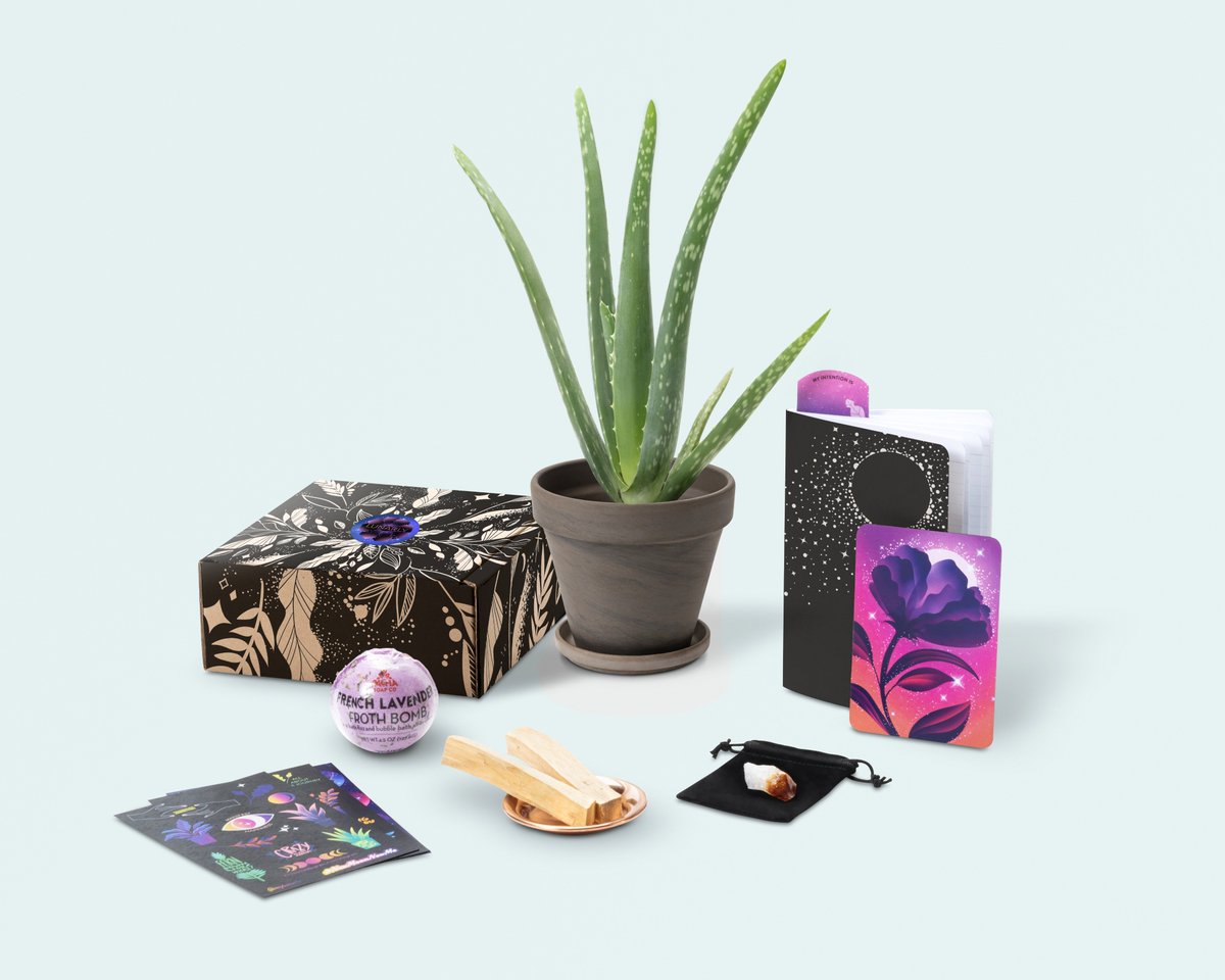 s_jarrett's tweet image. So proud to announce the launch of the Lunarly box – a monthly delivery of self-care that Bulu worked on in collaboration with BuzzFeed. 😍 lunarly.com