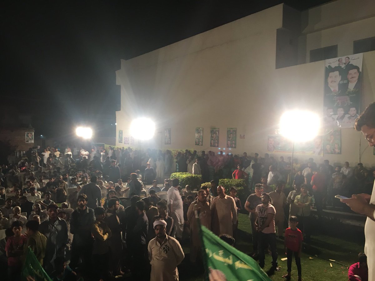 ImranKButt's tweet photo. Huge public meeting in UC-25 of #Gujranwala. The crowd is charged up more than ever not only to welcome but vote for their leaders Nawaz Shareef and @CMShehbaz. 
Crowd chanting: haathon main ley ker haath chalo!
 #NawazSharifKaySathChalo! https://t.co/uZHPuBEyF2
