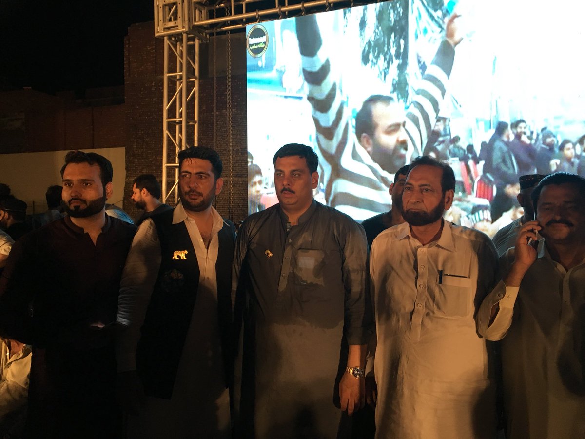 ImranKButt's tweet photo. Huge public meeting in UC-25 of #Gujranwala. The crowd is charged up more than ever not only to welcome but vote for their leaders Nawaz Shareef and @CMShehbaz. 
Crowd chanting: haathon main ley ker haath chalo!
 #NawazSharifKaySathChalo! https://t.co/uZHPuBEyF2
