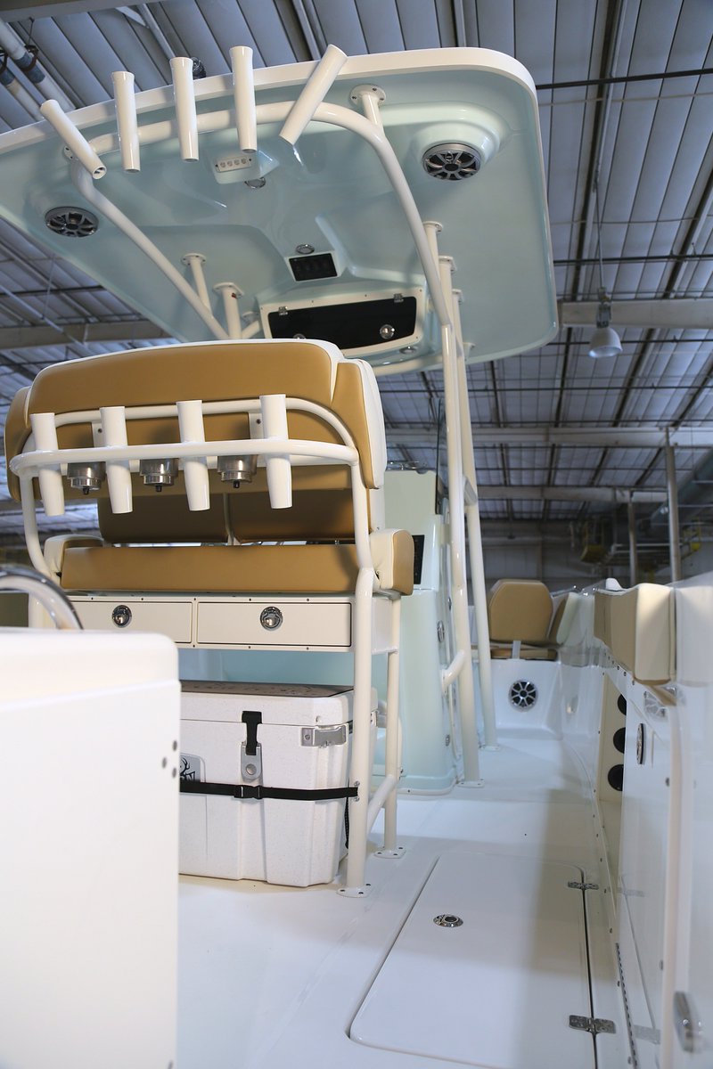 CenturyBoats's tweet photo. The 2600 CC with custom colorway console and upholstery. Removable bow filler option that is new to the 2600 model!
#CenturyBoats #marineupholstery #centerconsoleboats #centerconsole #customcolorway #madeinamerica https://t.co/0nlEoX9DzR