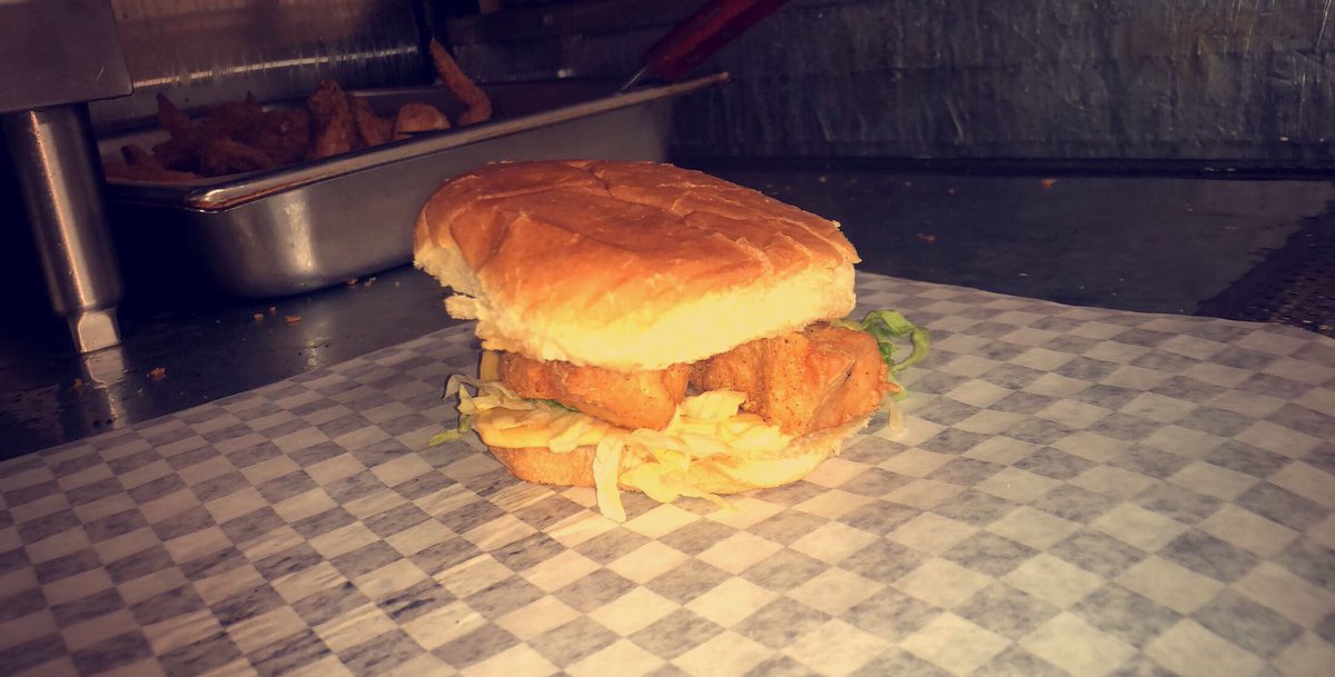 bigmouthsc's tweet photo. First month of buisness✅ 📈 Come see how we’ve already got better!🧐 DBL Brgr, ChcknSndwch, 2pc Fish&amp;Roll #Callin 816-605-9069 https://t.co/lCMiKMOAXR