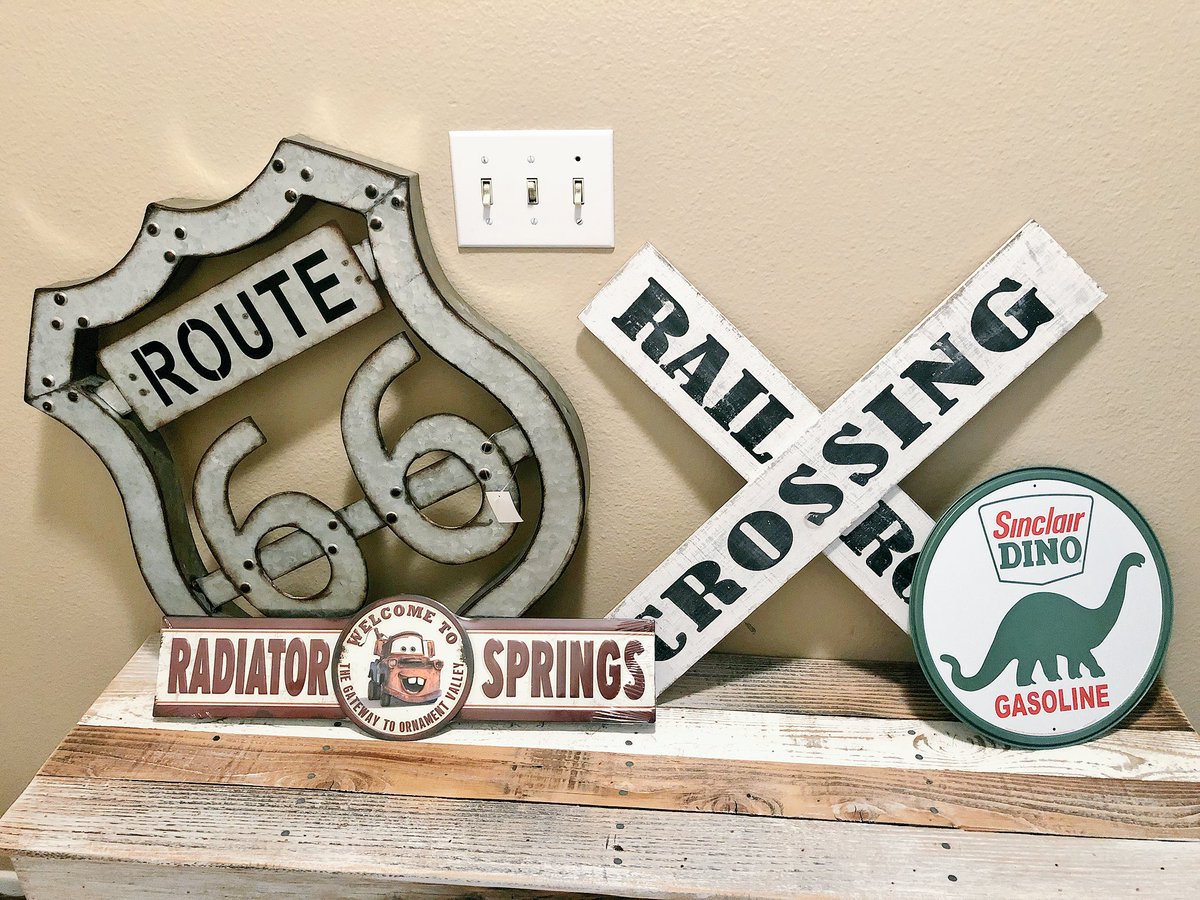 melteaches4th's tweet photo. SO STOKED about these road signs for my new classroom theme this year! 😍😍 https://t.co/0skieWNJbM