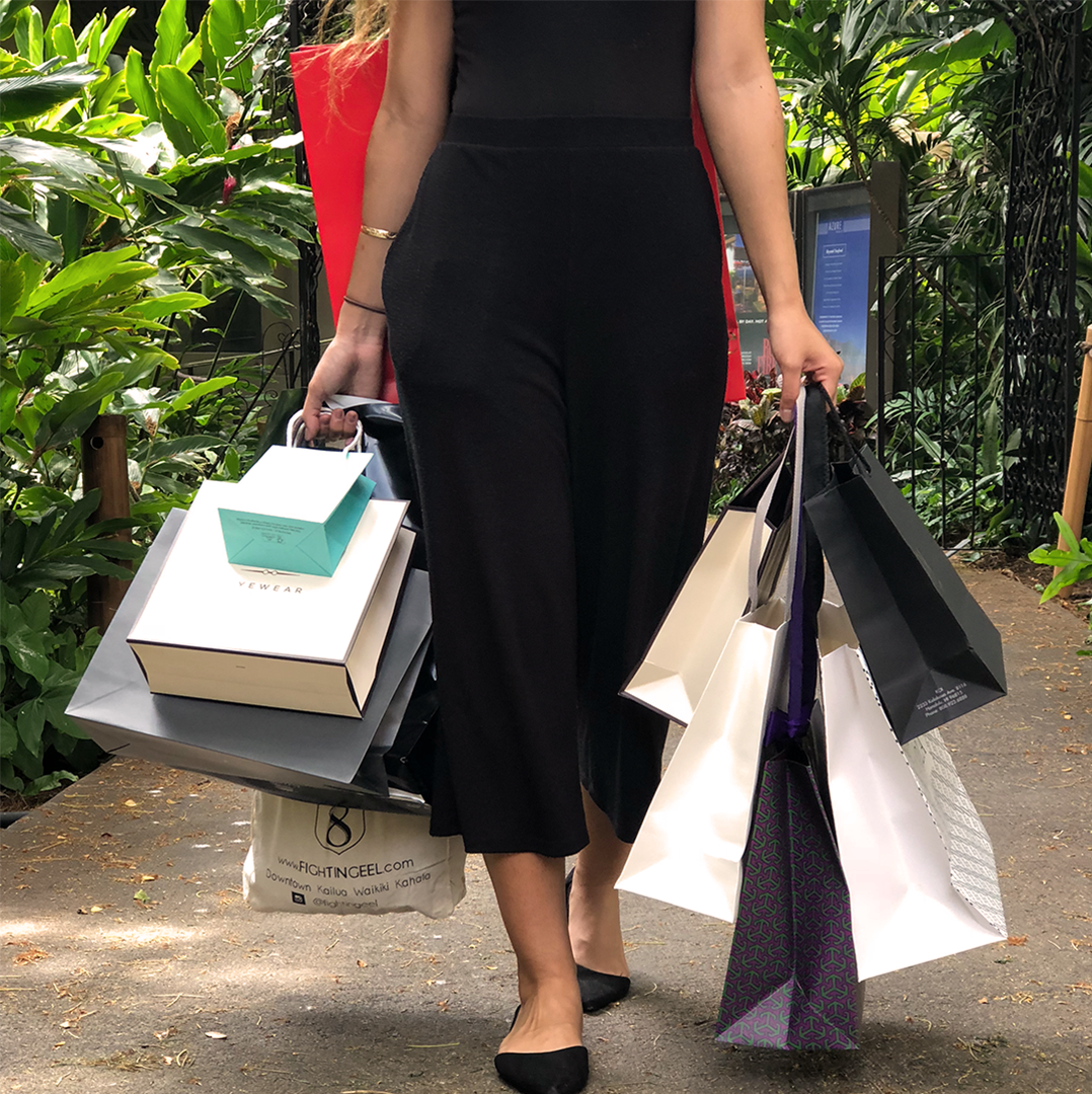 RoyalHwnCtr's tweet image. Shop and dine at @royalhwnctr with all the perks! Present 1 store &amp;amp; 1 dining receipt and receive an $8 flat rate parking ticket for up to 5 hours. Validations are available at Helumoa Hale Guest Services.
#FindRHC #ShopandDine #RoyalHawaiianCenter #Waikiki