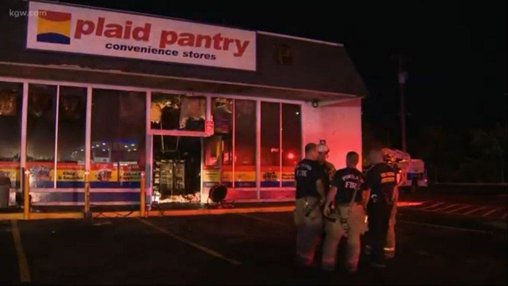 Kgw News On Twitter Fire Destroys Plaid Pantry In N Portland
