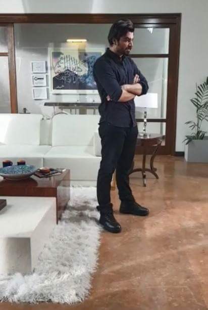 samdein's tweet photo. Exclusive!

Hamza Ali Abbasi  BTS of ALIF in Karachi (10/7/18) https://t.co/lgwZXkrIwW