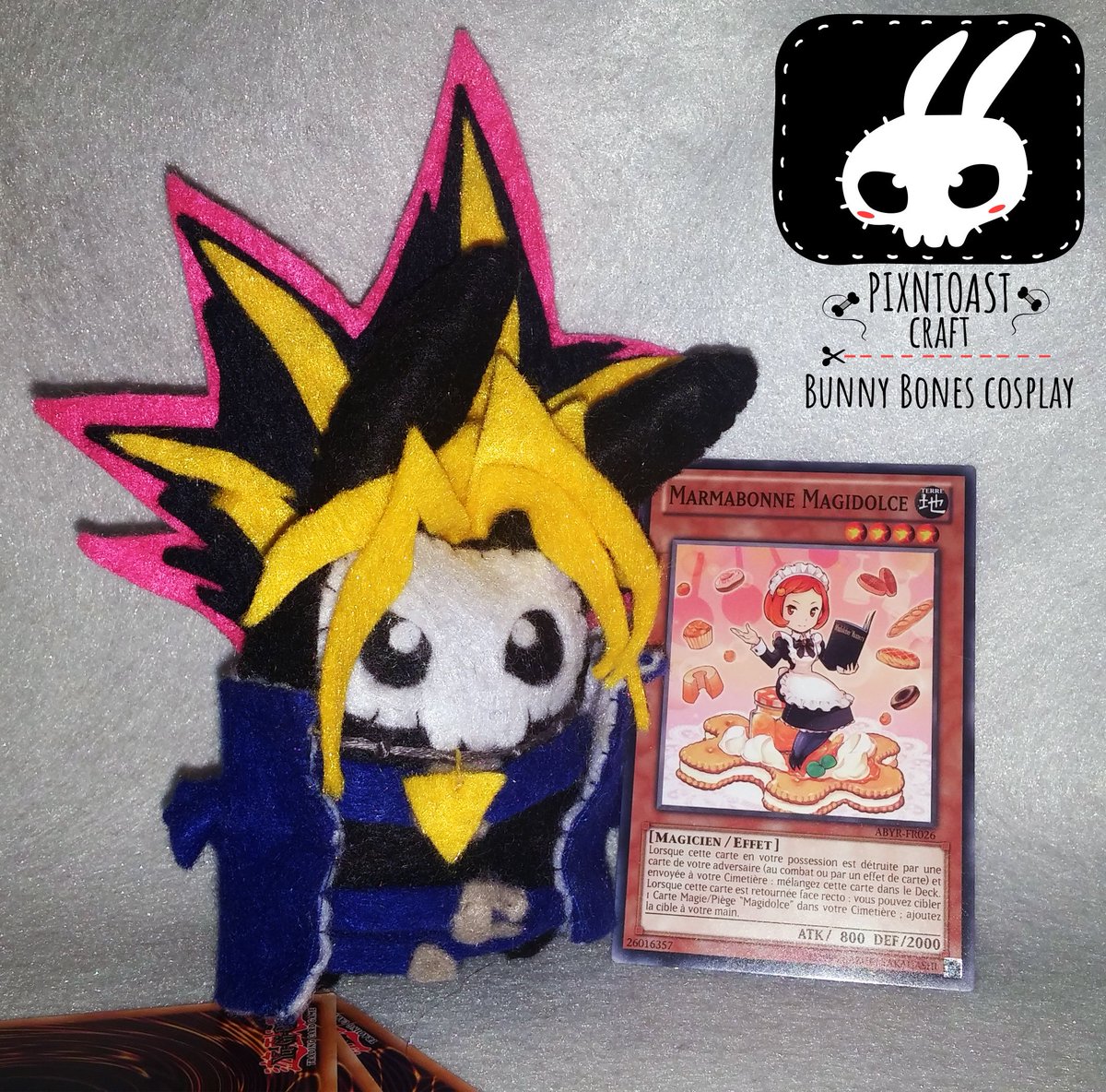 pixntoastCraft's tweet photo. I'm so happy to show you this little bunny Yu gi his costume is so cool !! I'm actually making a kawaii Deck to defeat all my enemies with cuteness 🤣😋😊 #Yugioh #yugi #bunny #handmaide #felt #plush #doll #feltart #felties #plushy #kawaii #cute #feutrine #faitmain #peluche https://t.co/avCZrVUDJR