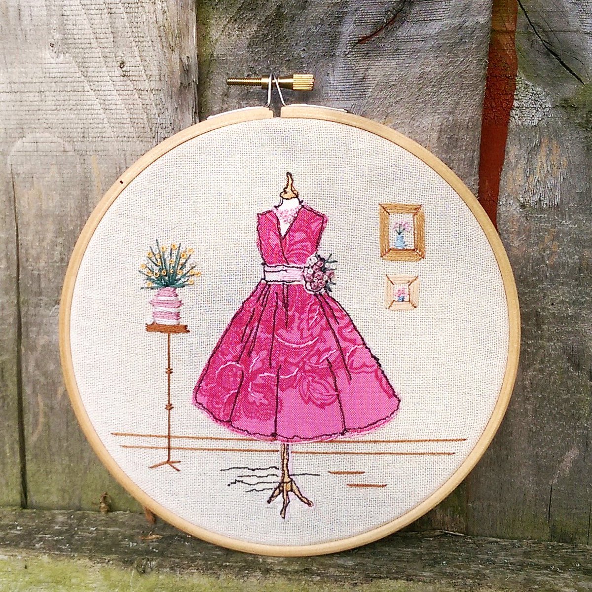 Here's my second Dress Shop freemotion machine embroidery, celebration my love of all things miniature & made from fabric. Single thread French knots too in my #etsyshop #HandmadeHour  #glamour #CHANELHauteCouture #50style #50slook #fashioninspo #etsyseller #lillyblossom