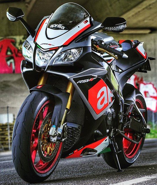BuiltToMurder's tweet photo. Reposting @jare_gass:
@dragi_official - Sunday funday 🔥💥🏍 ✌️ 😍 ____________________________________________________________ #motorcycle #motorcycles #bike #rideout #biker #bikergang #dragi #meddes #bikelife #streetbike #aprilia #instabike #instagood #instamotor #motorbike https://t.co/eguwzcJcRU