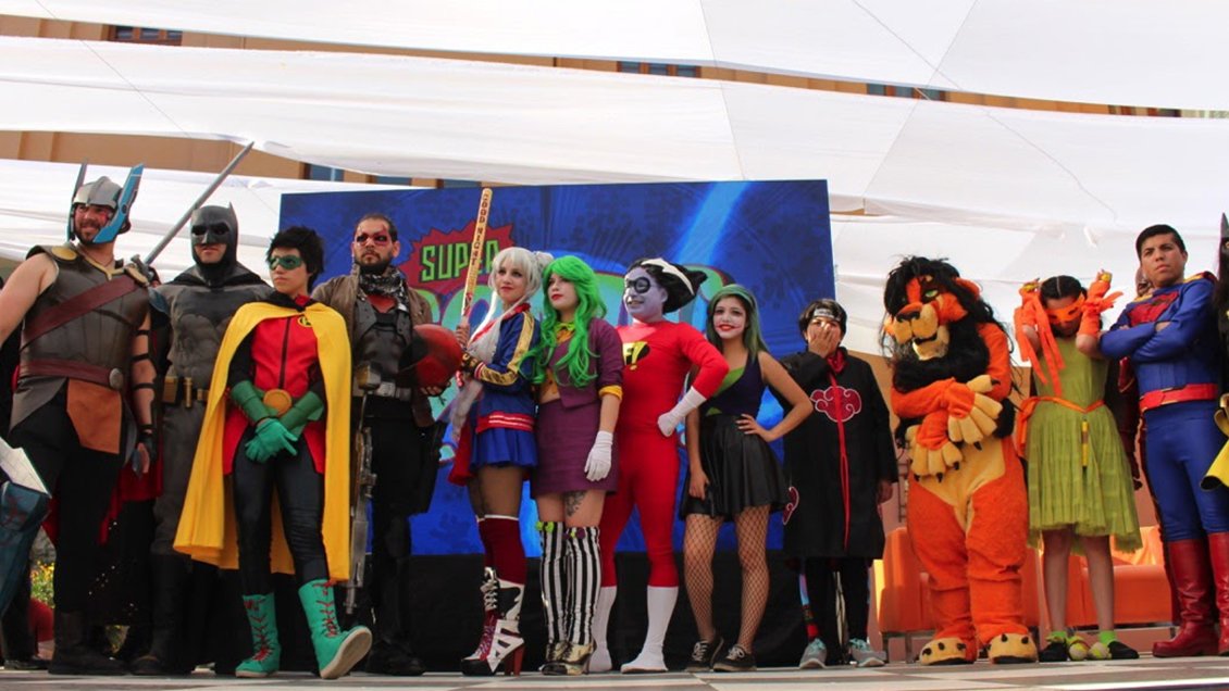 patrimonio_cl's tweet photo. "¡Súperfam!" en la @BibliotecadStgo: evento con entrada liberada, que tendrá coleccionismo, exhibiciones, cosplayers, obras de teatro y juegos de mesa. Sábado 14 y domingo 15 de julio, entre las 11:00 y 17:00 horas. | @Cooperativa https://t.co/QB7PRxxgUn https://t.co/esBv963csn