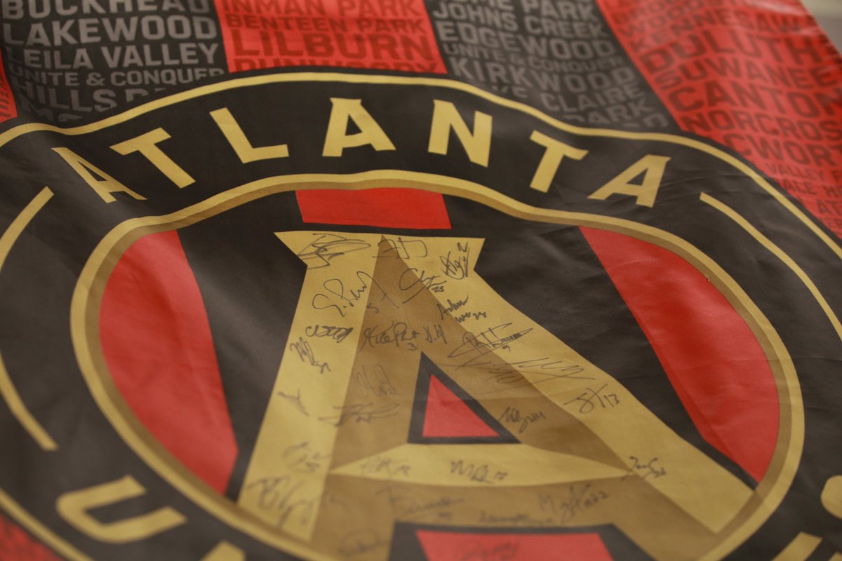 ATLUTD's tweet photo. 🚨GIVEAWAY 🚨

RT &amp; follow for a chance to win this team-signed #ATLUTD flag! 

And remember to get those flags out 👀 https://t.co/EUSDEdEnqb