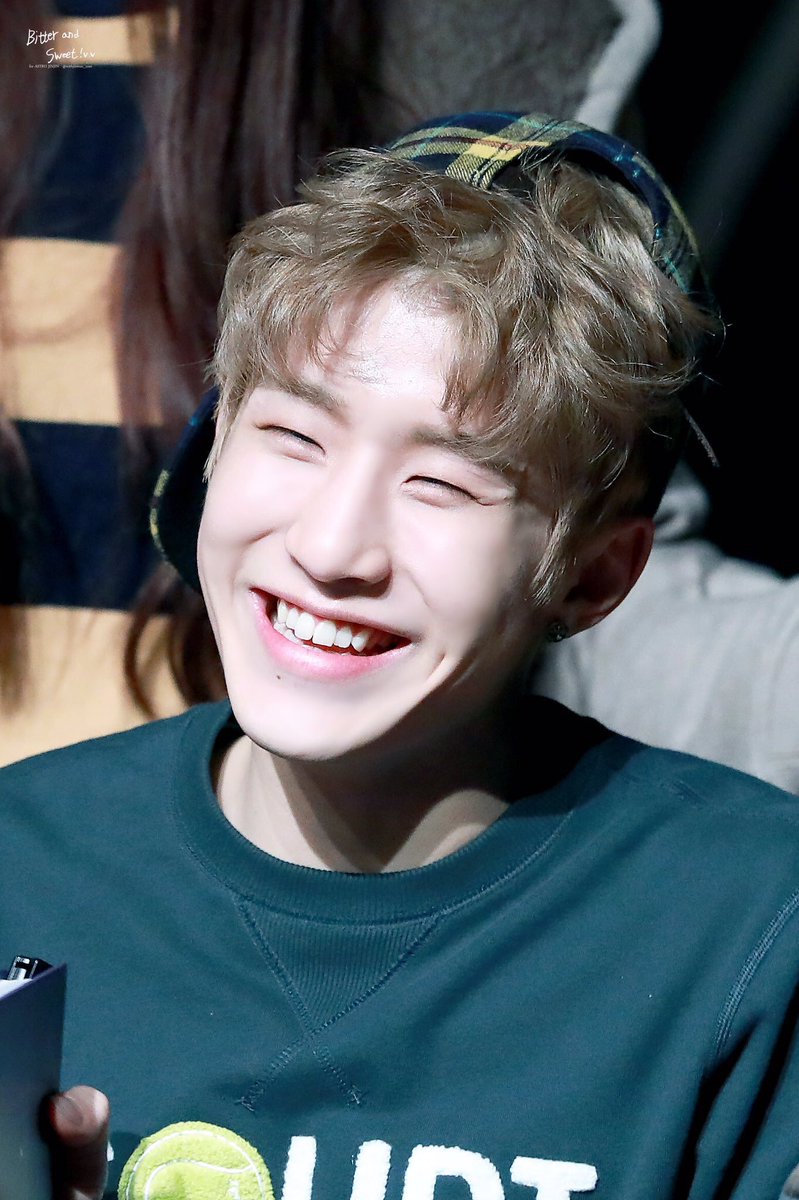 アイドル Happy smile These idols with smiles that make them beautiful : r/kpopthoughts